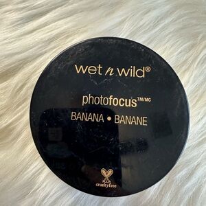 🩷5/$10 Wet n Wild Photofocus Banana Compact